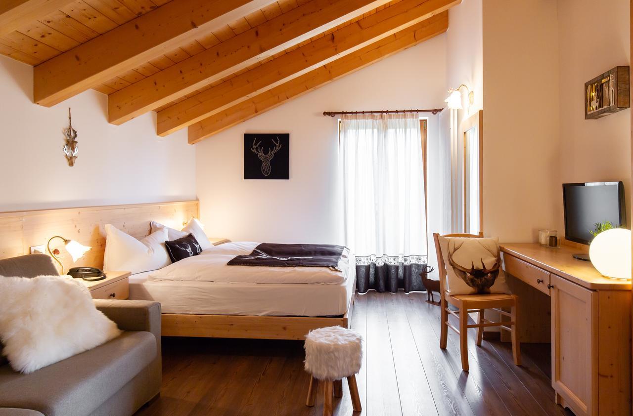 Hotel Chalet Giasenei Sagron Mis Bagian luar foto