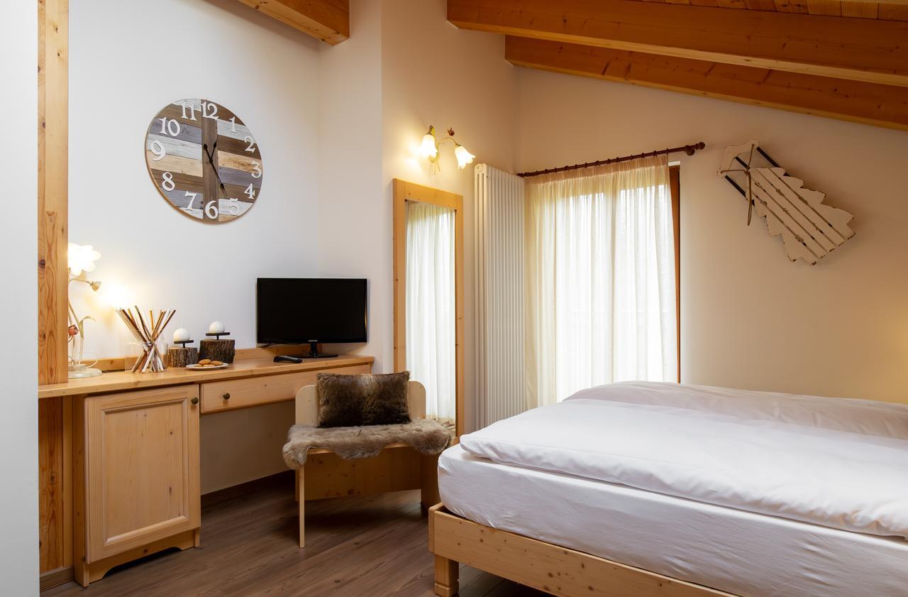 Hotel Chalet Giasenei Sagron Mis Bagian luar foto