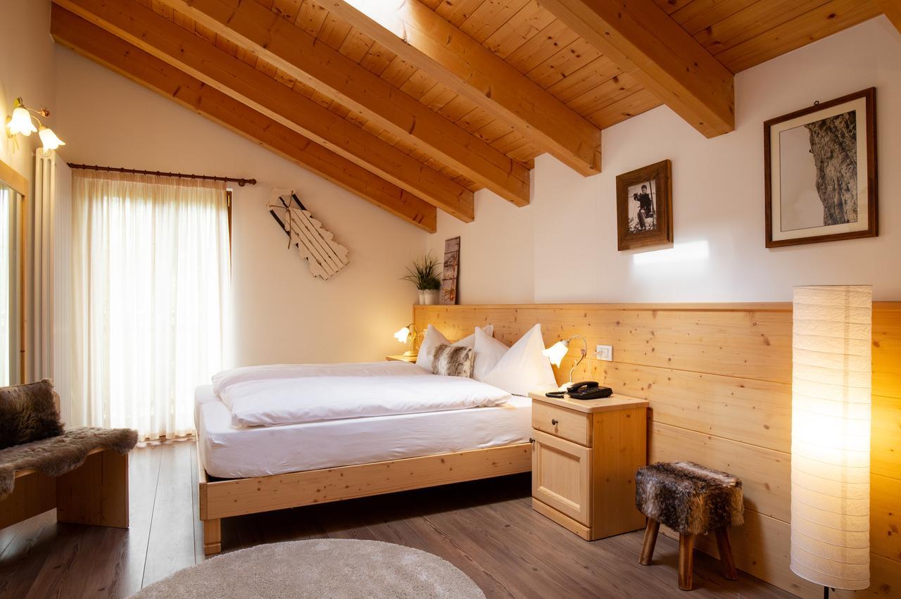 Hotel Chalet Giasenei Sagron Mis Bagian luar foto