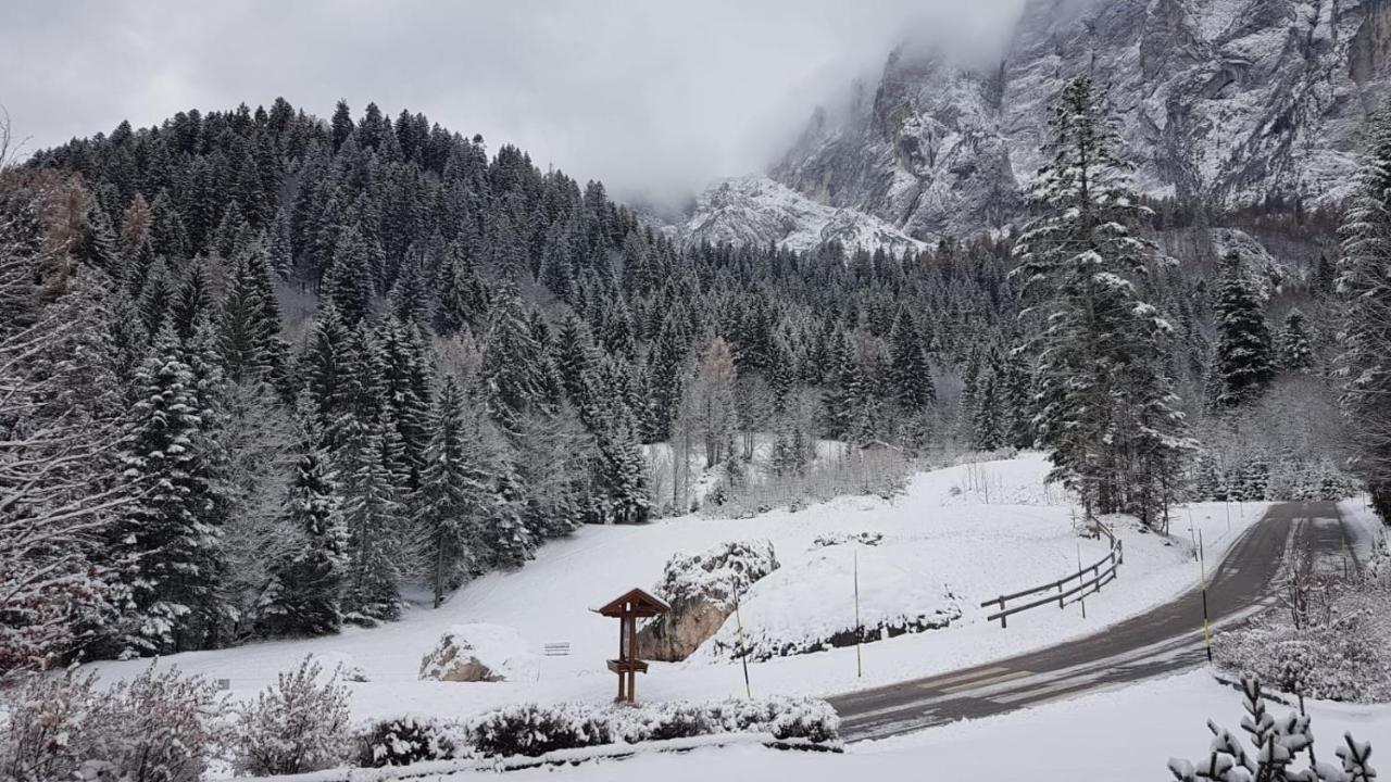 Hotel Chalet Giasenei Sagron Mis Bagian luar foto